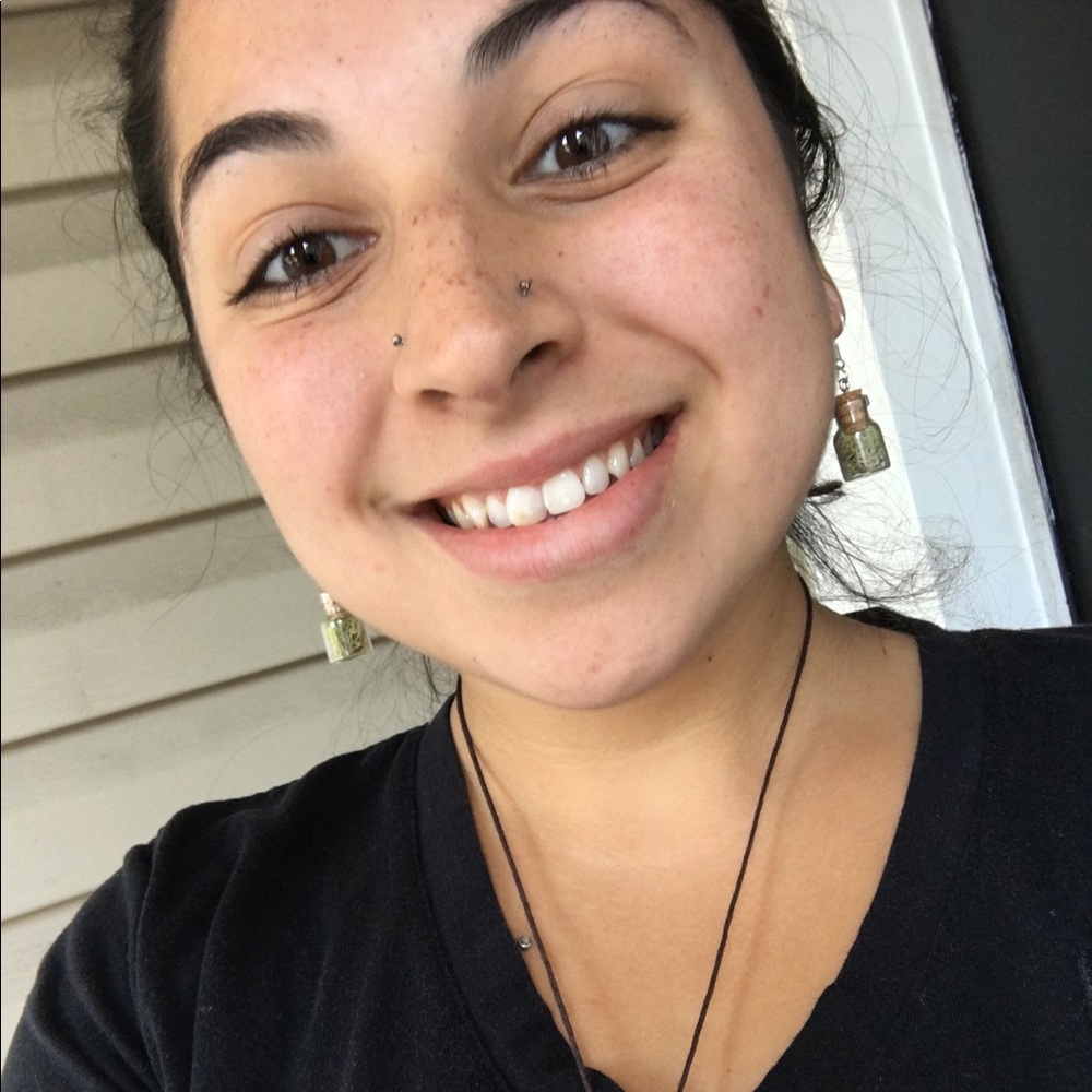 Meet your Posher, Dominica